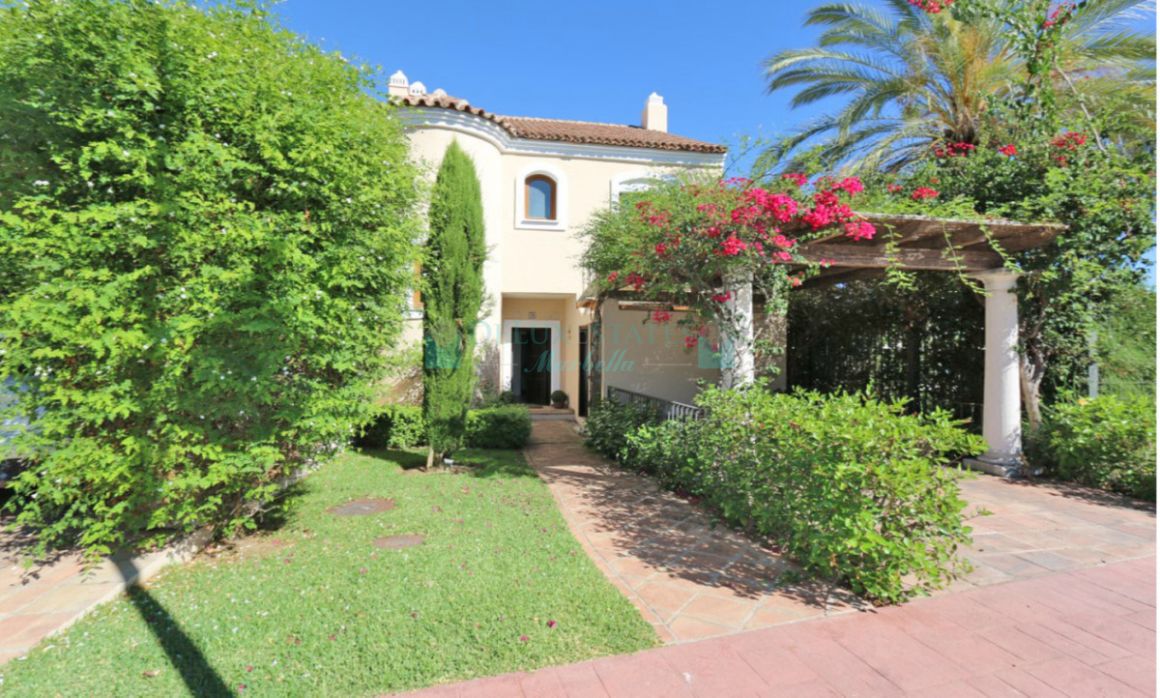 Town House for sale in El Paraiso, Estepona