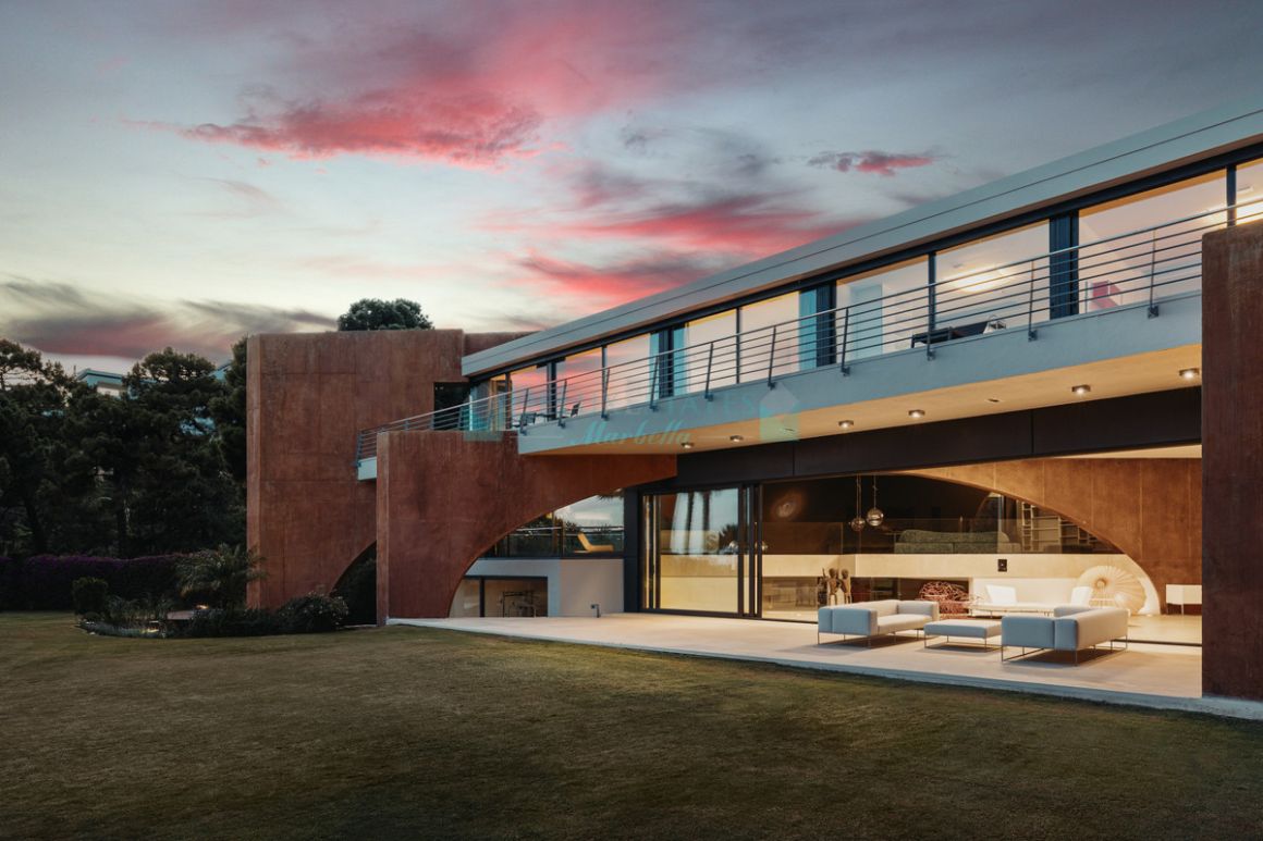 Villa for sale in Benahavis