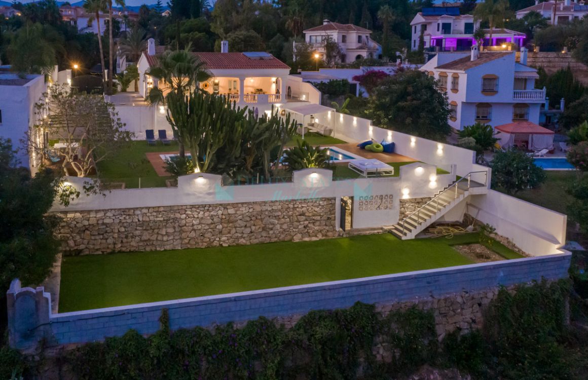 Villa for sale in El Rosario, Marbella East