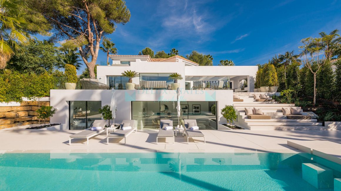 Villa for sale in Aloha, Nueva Andalucia