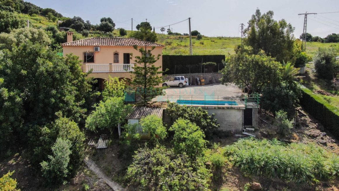 Finca for sale in Estepona
