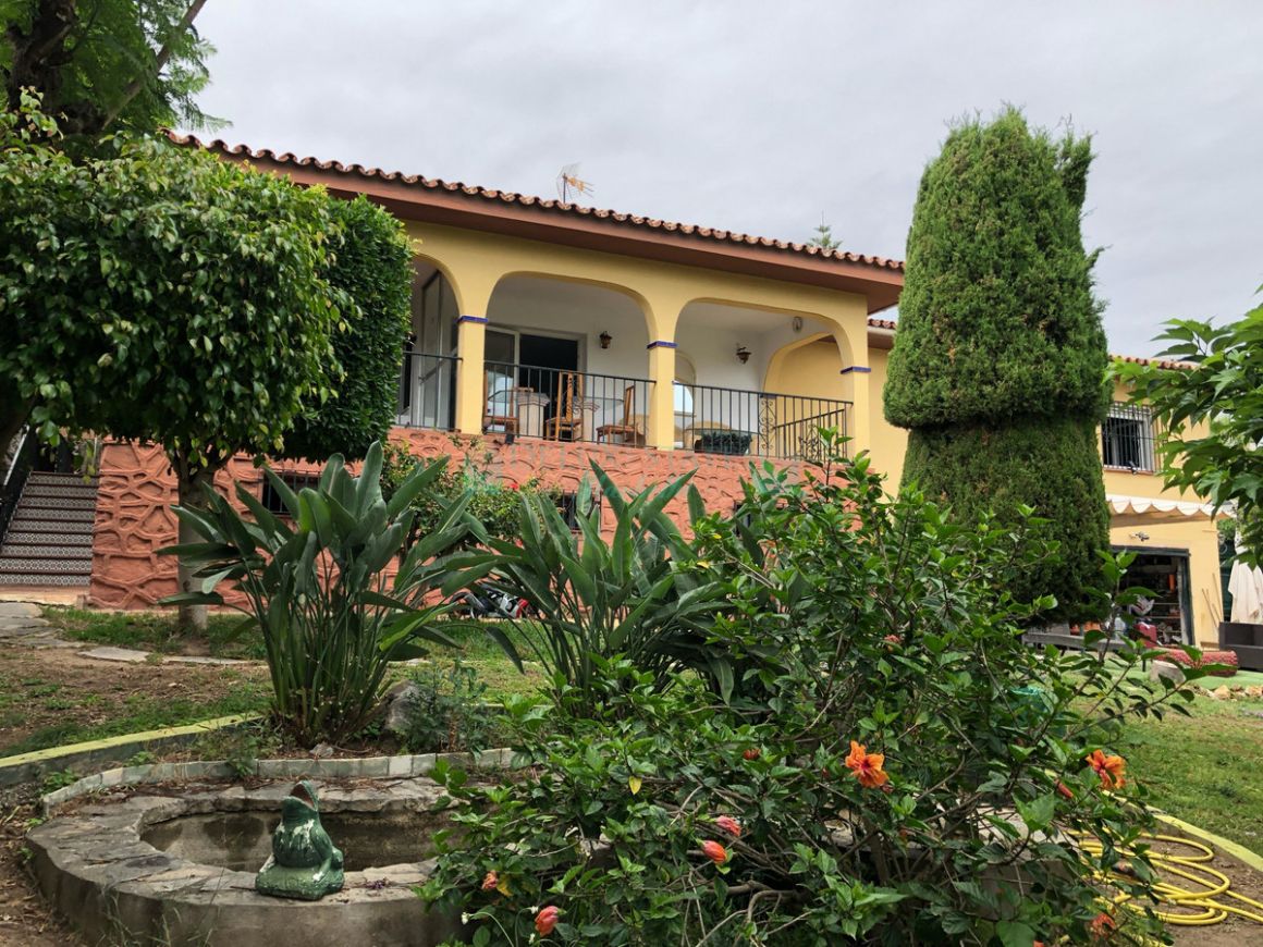 Semi Detached Villa for sale in Marbella