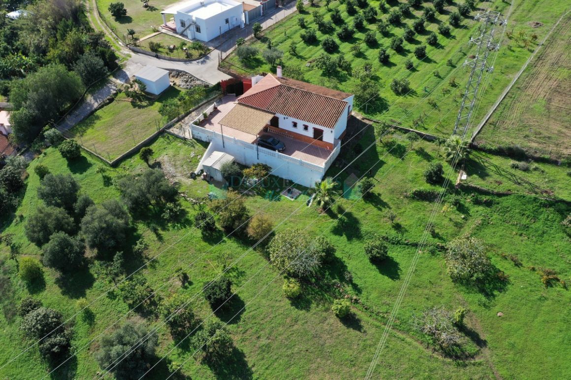 Finca for sale in El Padron, Estepona