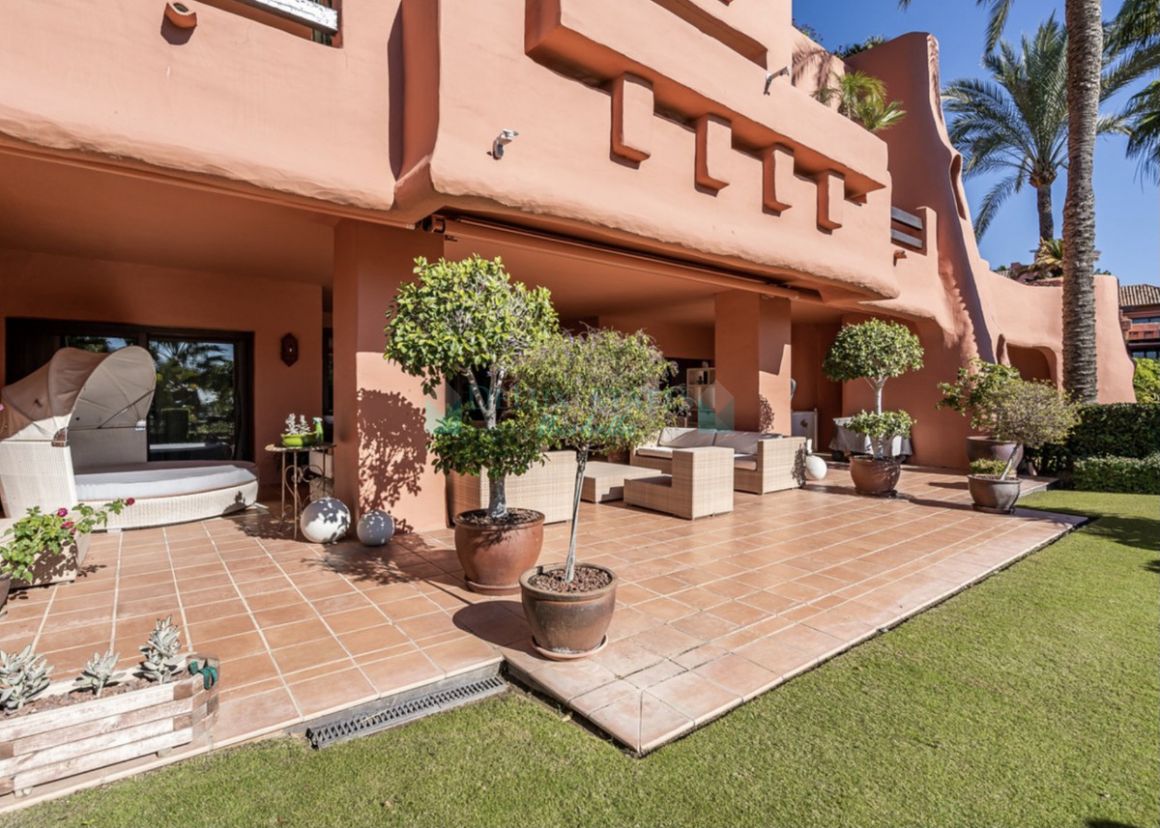 Ground Floor Apartment for sale in New Golden Mile, Estepona