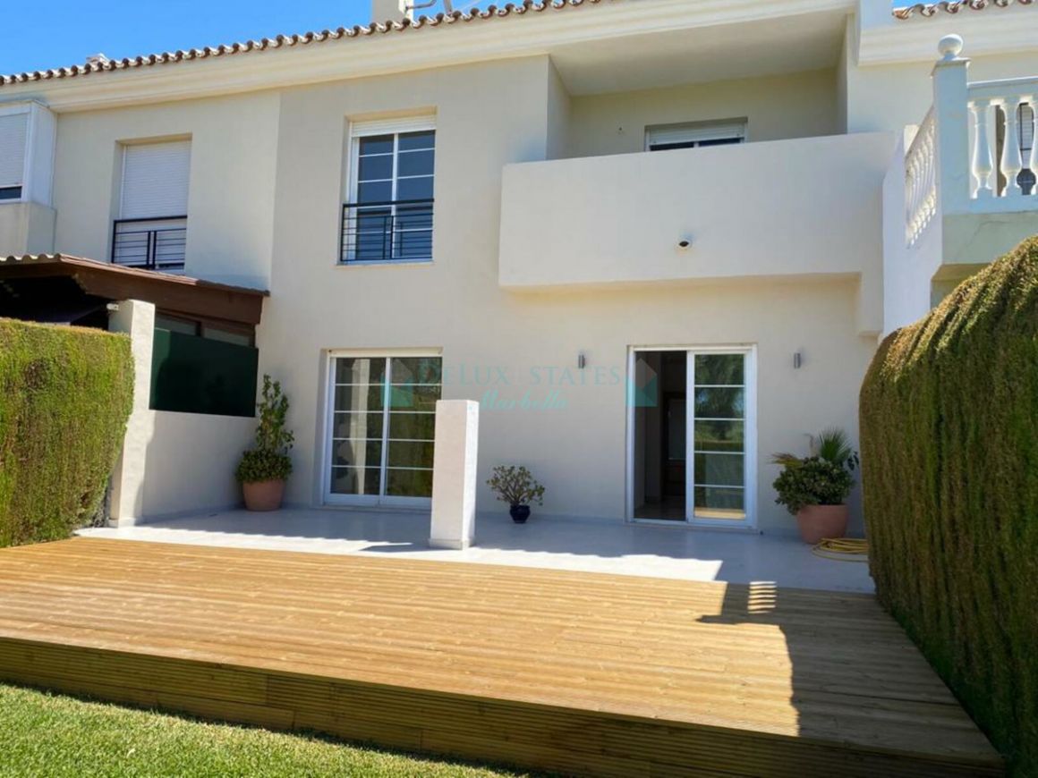 Town House for sale in Nueva Andalucia