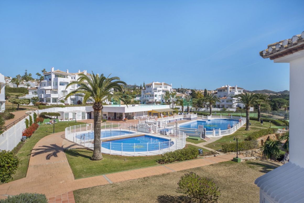 Penthouse for sale in Elviria, Marbella East
