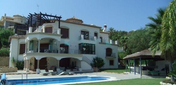 Villa for rent in Benahavis