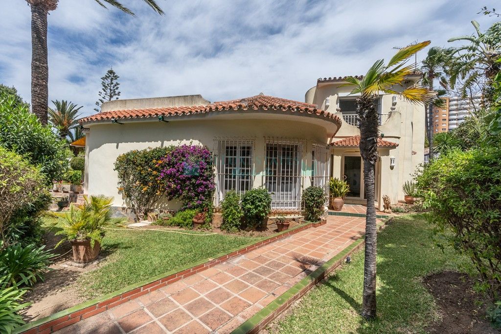 Villa for sale in  Marbesa, Marbella East