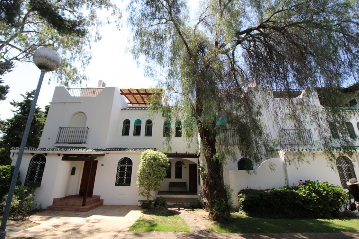 Town House for sale in Nueva Andalucia