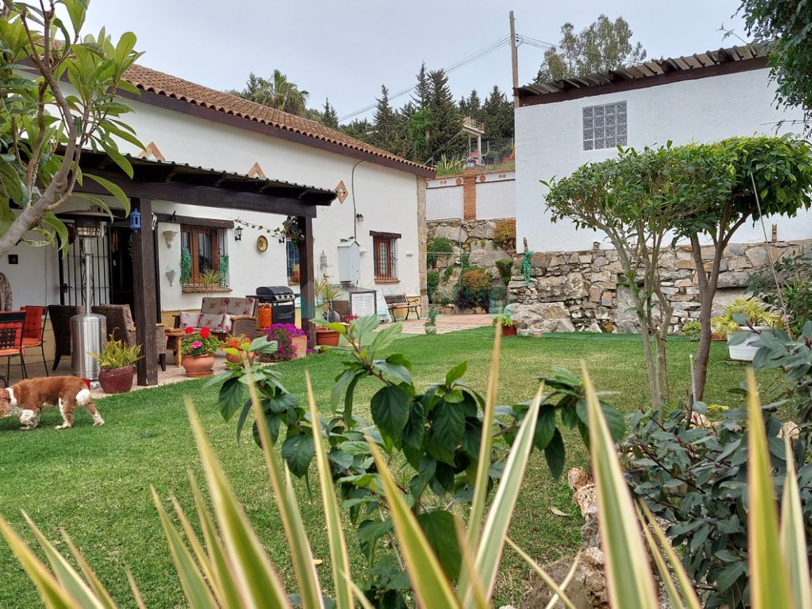 Villa for sale in Valle Romano, Estepona