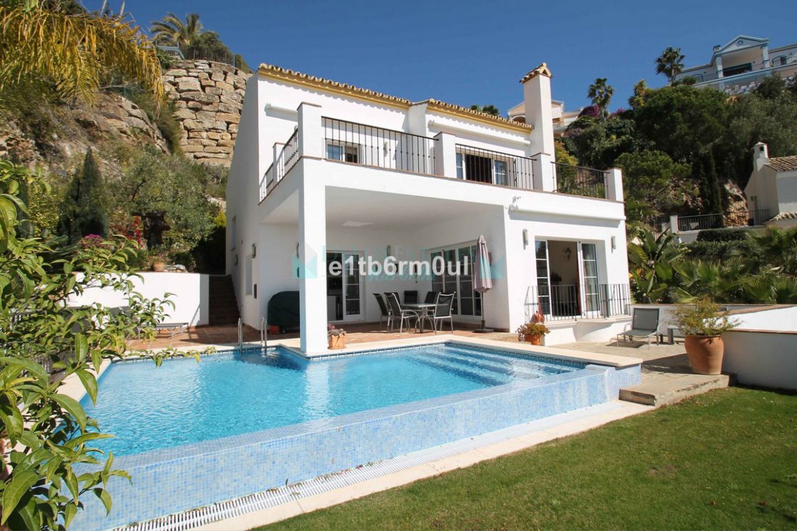 Villa for sale in Istan