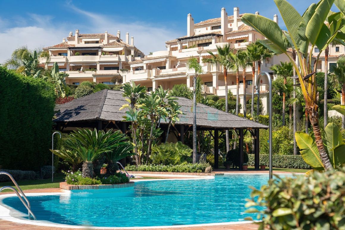 Atico en venta en Benahavis