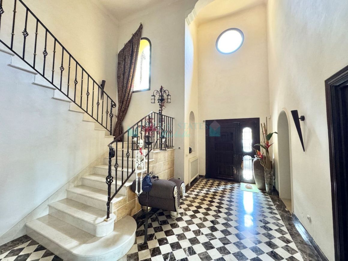 Villa for rent in Benahavis