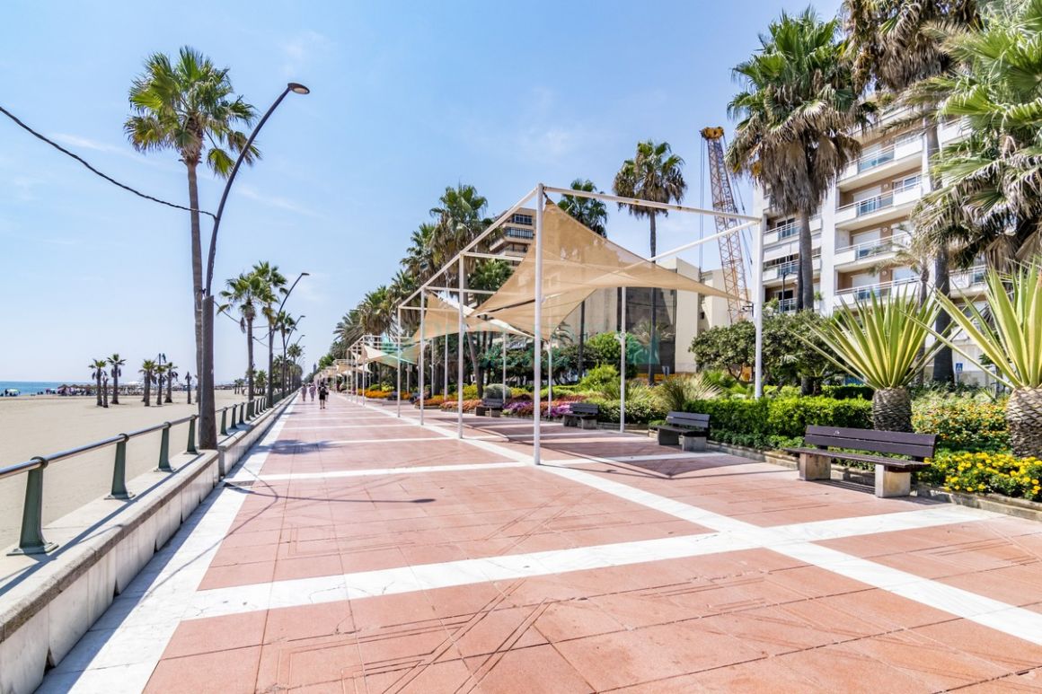 Villa for sale in Estepona