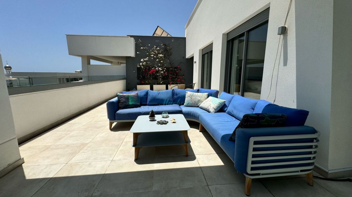 Penthouse for rent in Selwo, Estepona