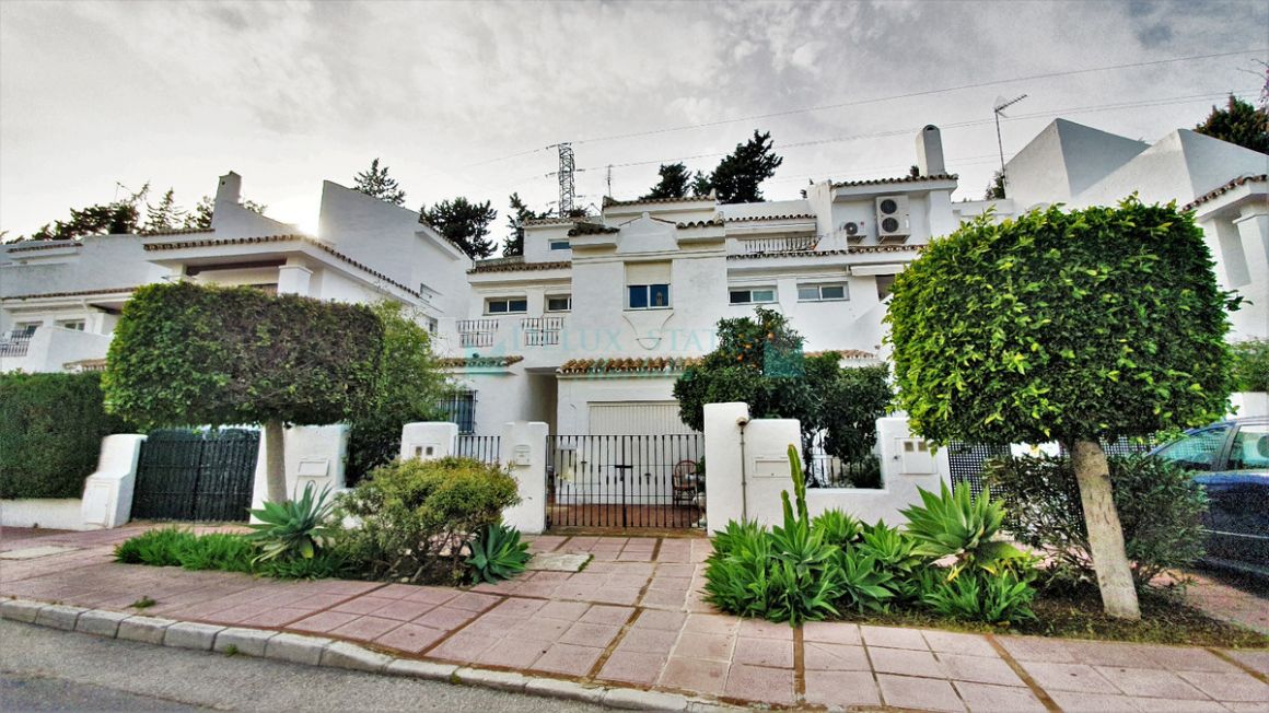 Town House for sale in Nueva Andalucia