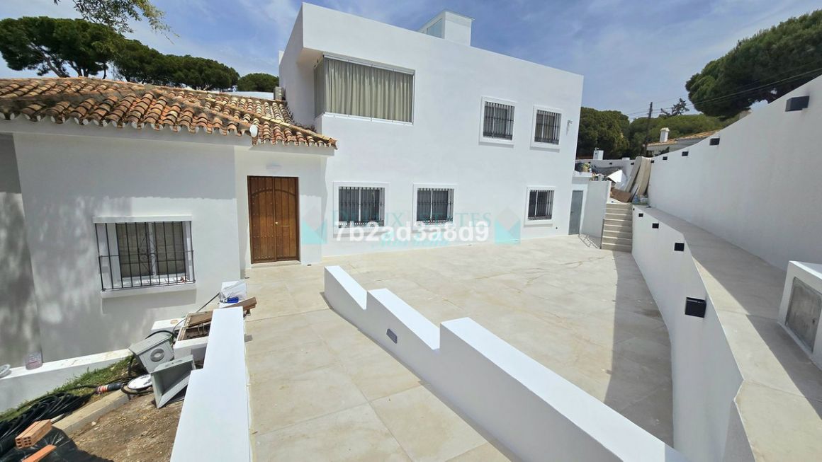 Villa in Elviria, Marbella East