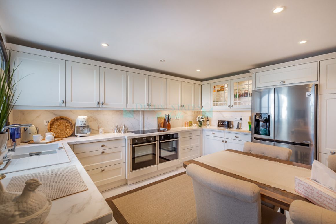 Penthouse in Los Arqueros, Benahavis