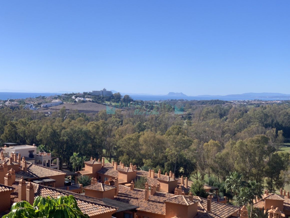 Penthouse for sale in Atalaya, Estepona