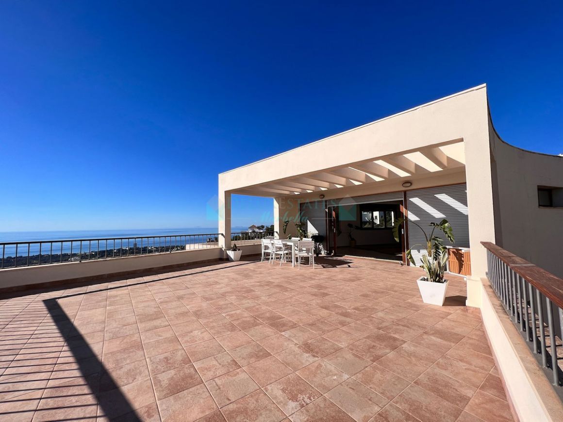 Penthouse for sale in  Los Monteros, Marbella East