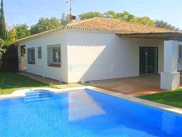 Villa in Cabopino, Marbella East