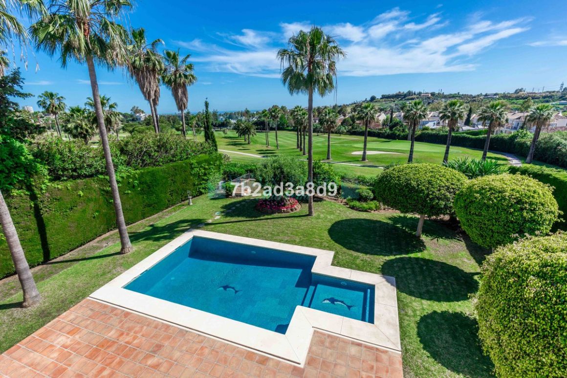 Villa in Nueva Andalucia