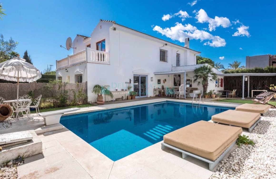 Villa for sale in Nagüeles, Marbella Golden Mile