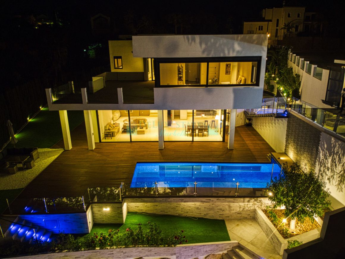 Villa for sale in El Rosario, Marbella East