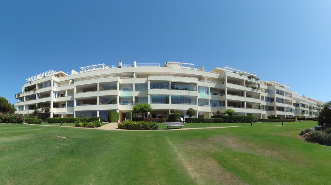 Penthouse for rent in Cabopino, Marbella East
