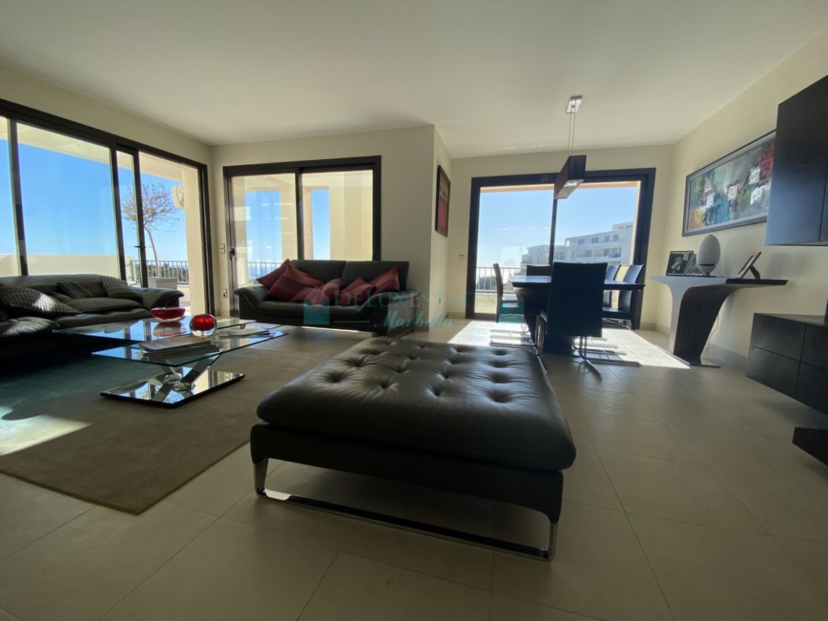 Penthouse for rent in Los Altos de los Monteros, Marbella East