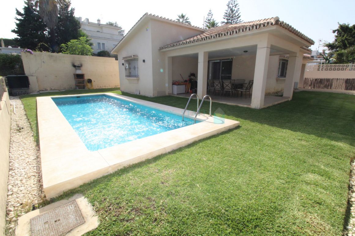 Villa for rent in Nueva Andalucia