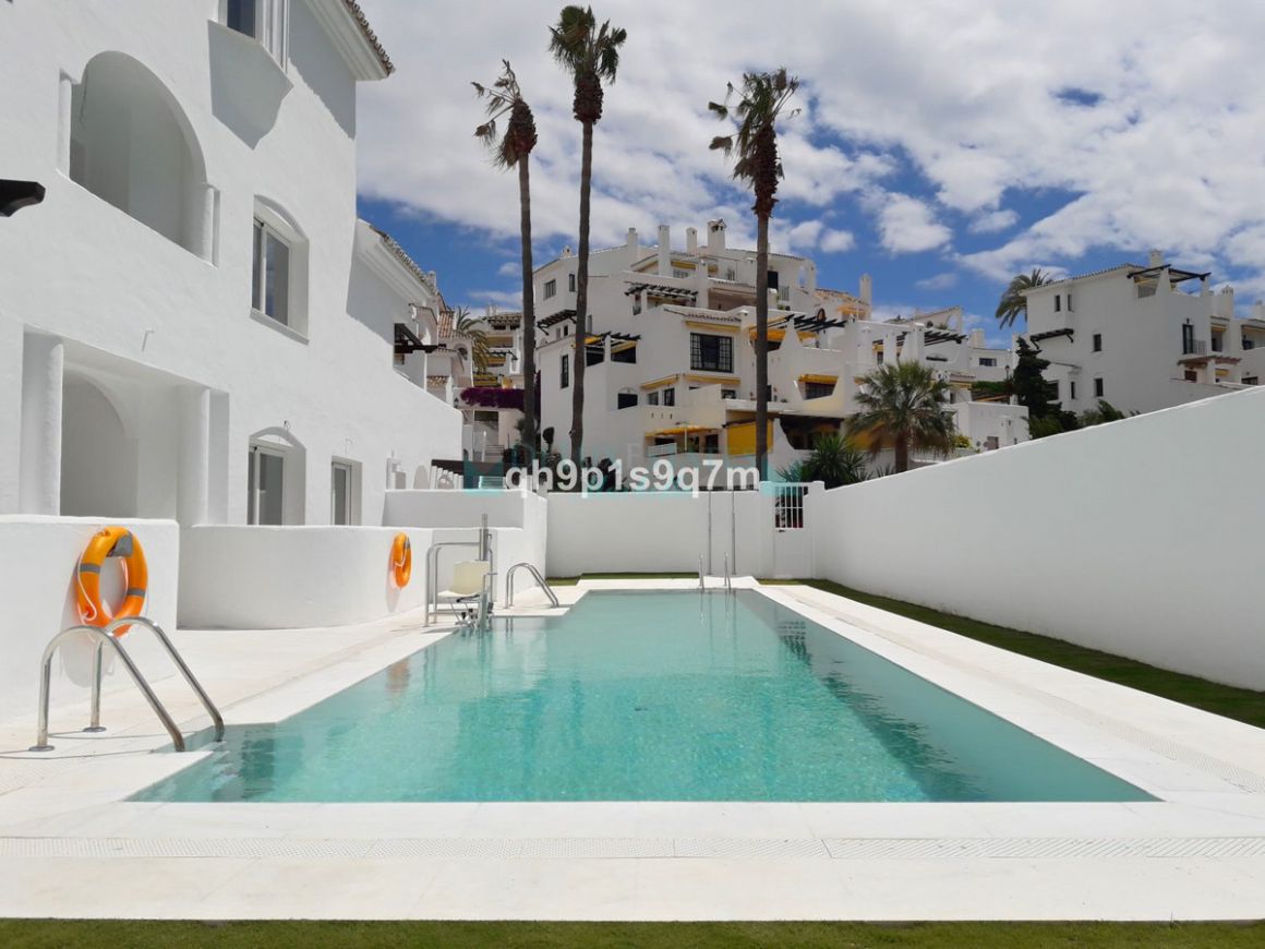 Ground Floor Apartment for sale in Nueva Andalucia