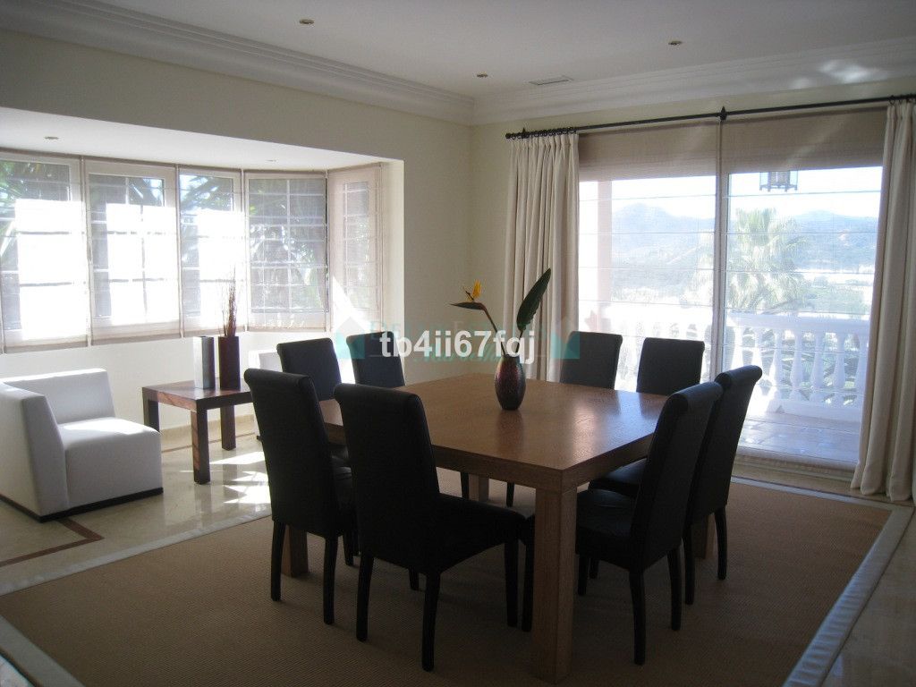 Villa in Monte Halcones, Benahavis