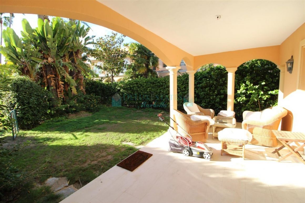 Town House for rent in Benamara, Estepona