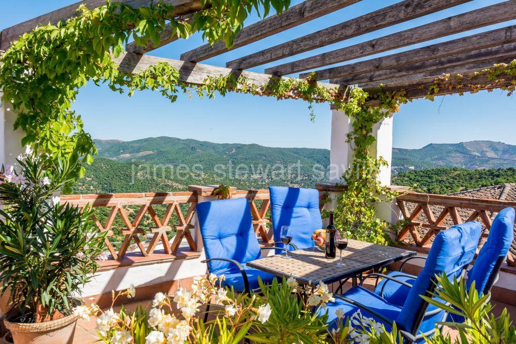 Ronda, 9 Bedroom townhouse currently operating as a boutique hotel 17km from Ronda