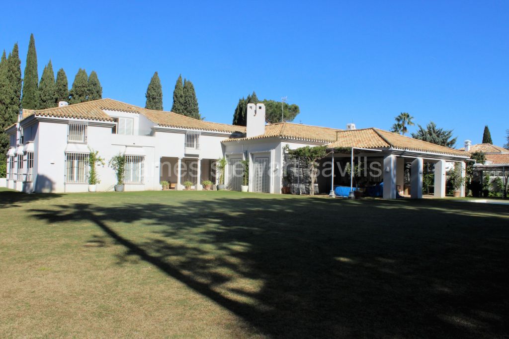 Sotogrande, Excellente Andaluz style villa in the Kings and Queens area of Sotogrande Costa