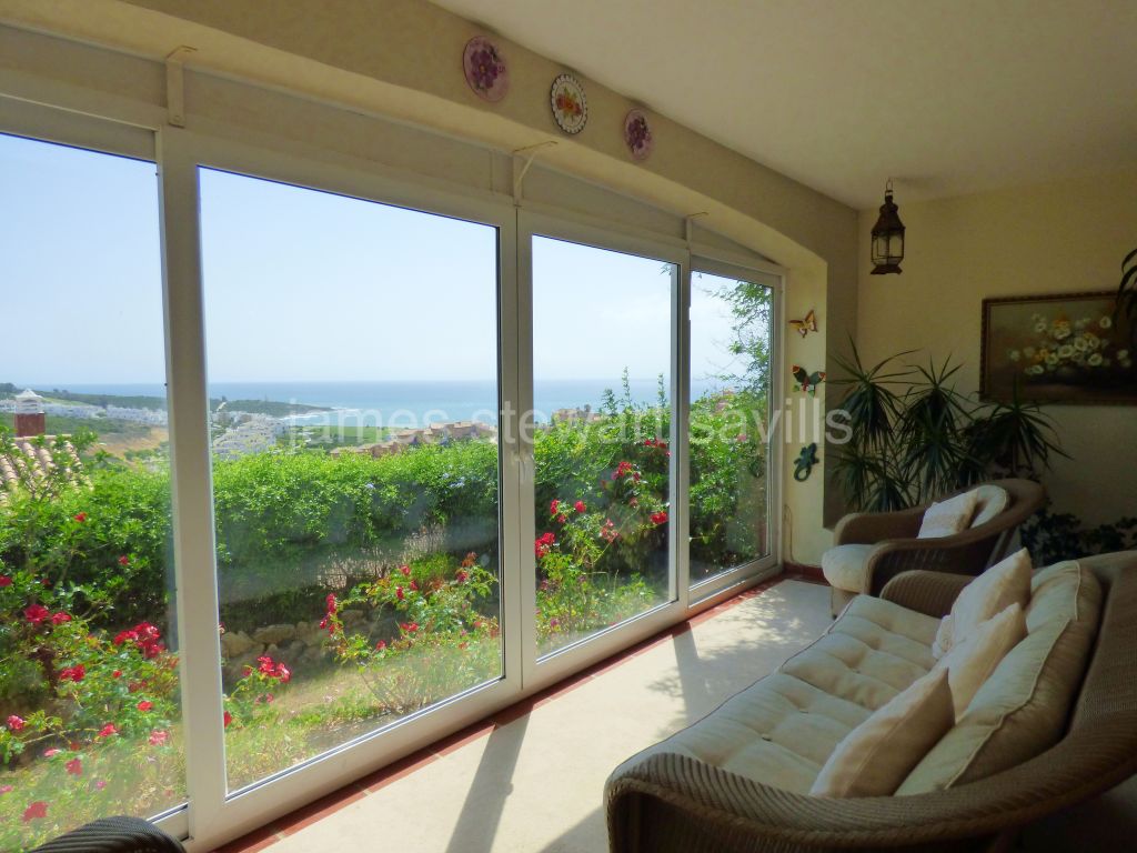 Alcaidesa, Very nice semi-detached house with direct sea views from within the living room