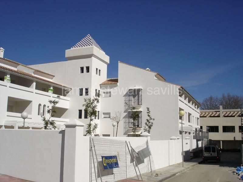 Guadiaro, Apartamento de 2 dormitorios en Guadiaro con piscina comunitaria
