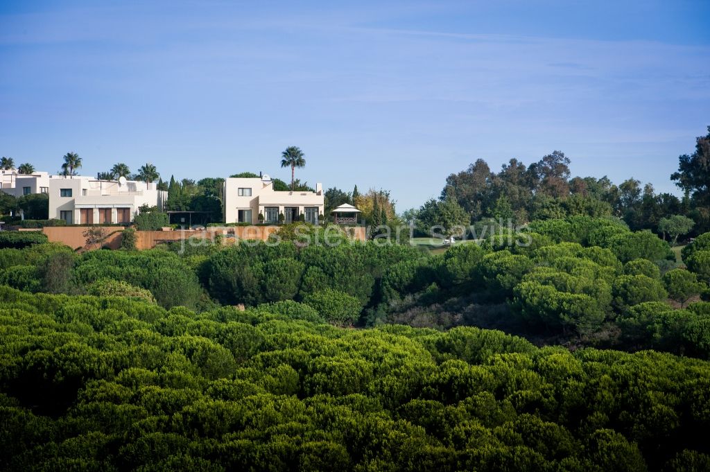 Sotogrande, A unique frontline golf villa within a small gated community in Almenara
