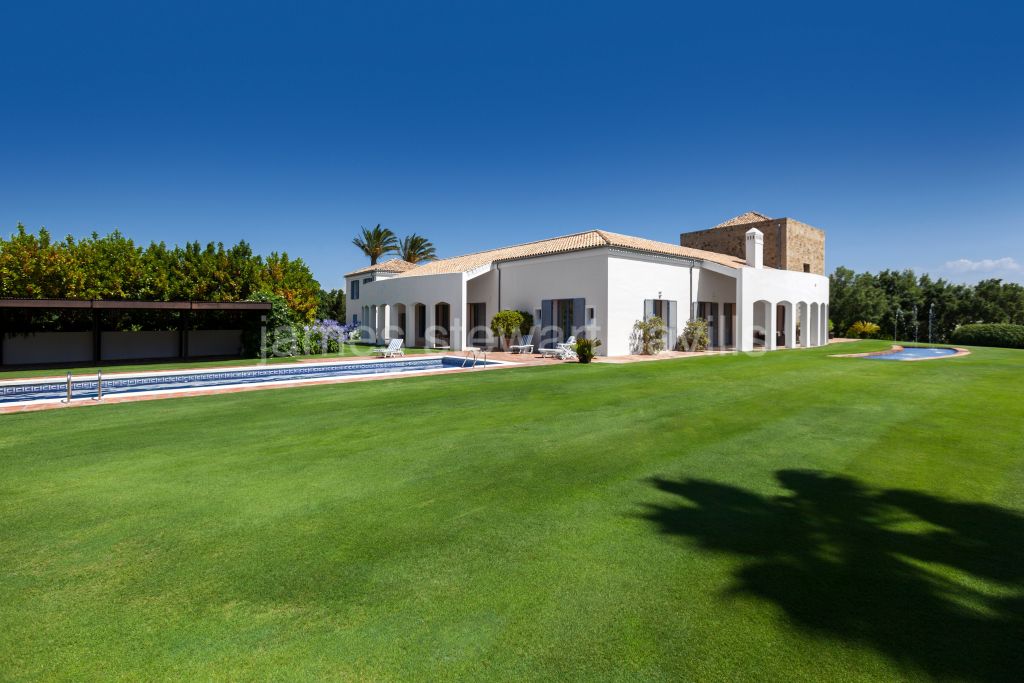 Sotogrande, A interesting villa on a large plot with some of the best views in Sotogrande