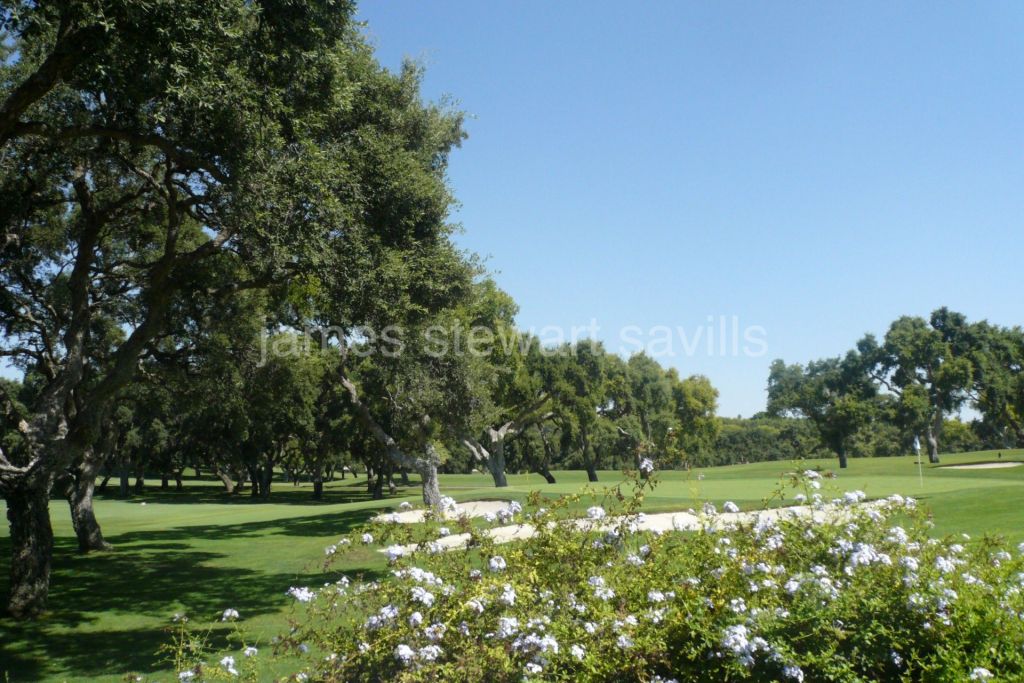 Sotogrande, Beautiful ground floor frontline golf apartment in Valderrama