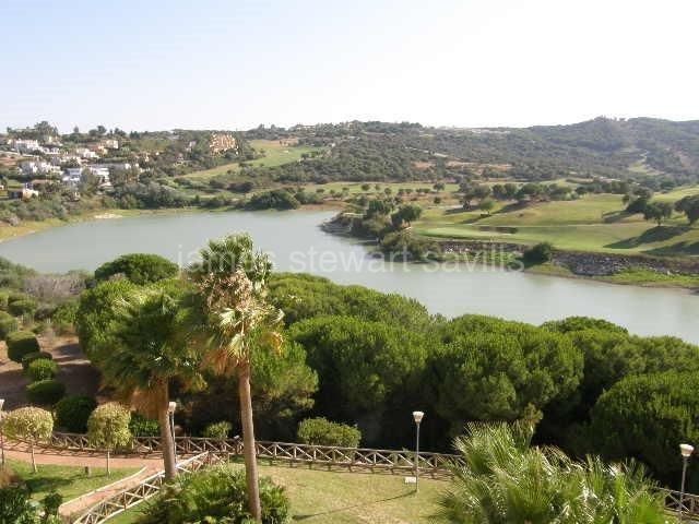 Sotogrande, Excellent penthouse with panoramic views of Almenara golf