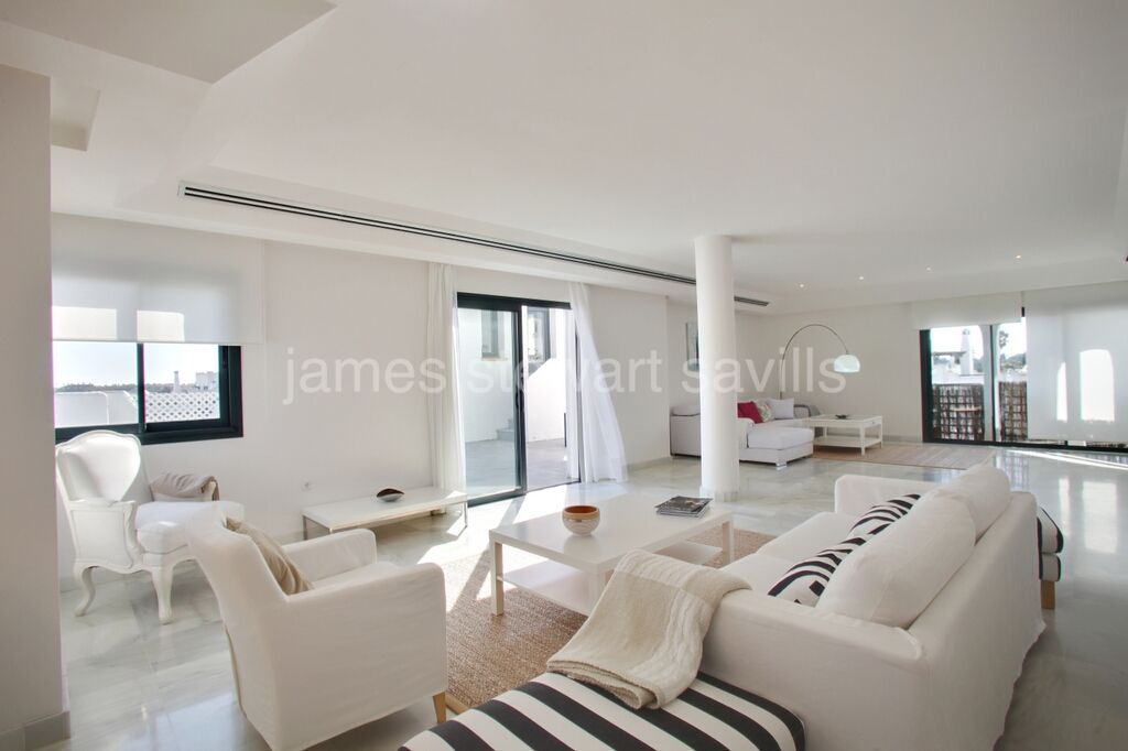 Sotogrande, Great 4 bedroom penthouse with an amazing total of nearly 500m2 of terraces