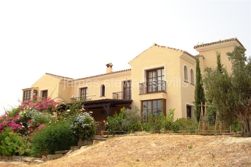 Manilva, Equestrian property with 10 stables,paddocks and large house,ten minutes from the coast and 15 minutes from the polo fields of Sotogrande.
