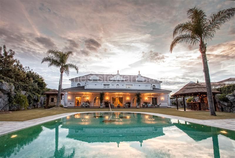 Sotogrande, Extraordinary villa with themed entertainment basement and cinema