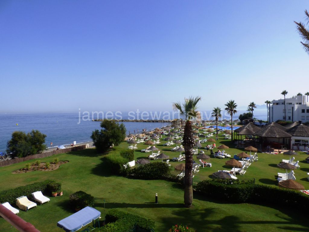 Sotogrande, Extremely nice 2nd floor apartment overlooking Sotogrande beach
