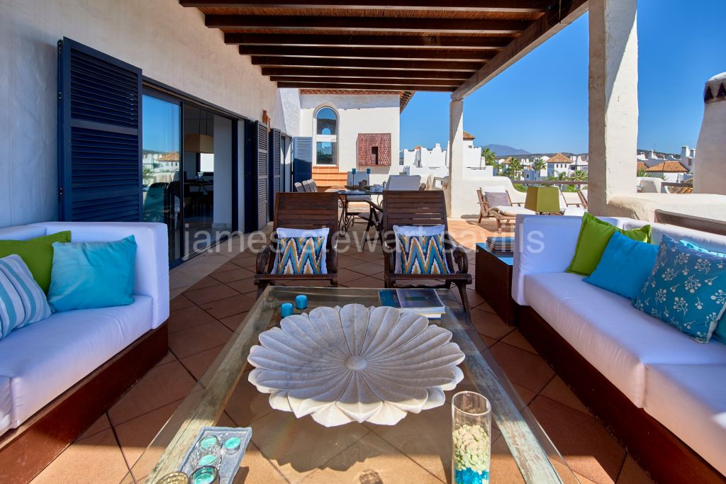 Sotogrande, Spacious penthouse in El Polo de Sotogrande with river views