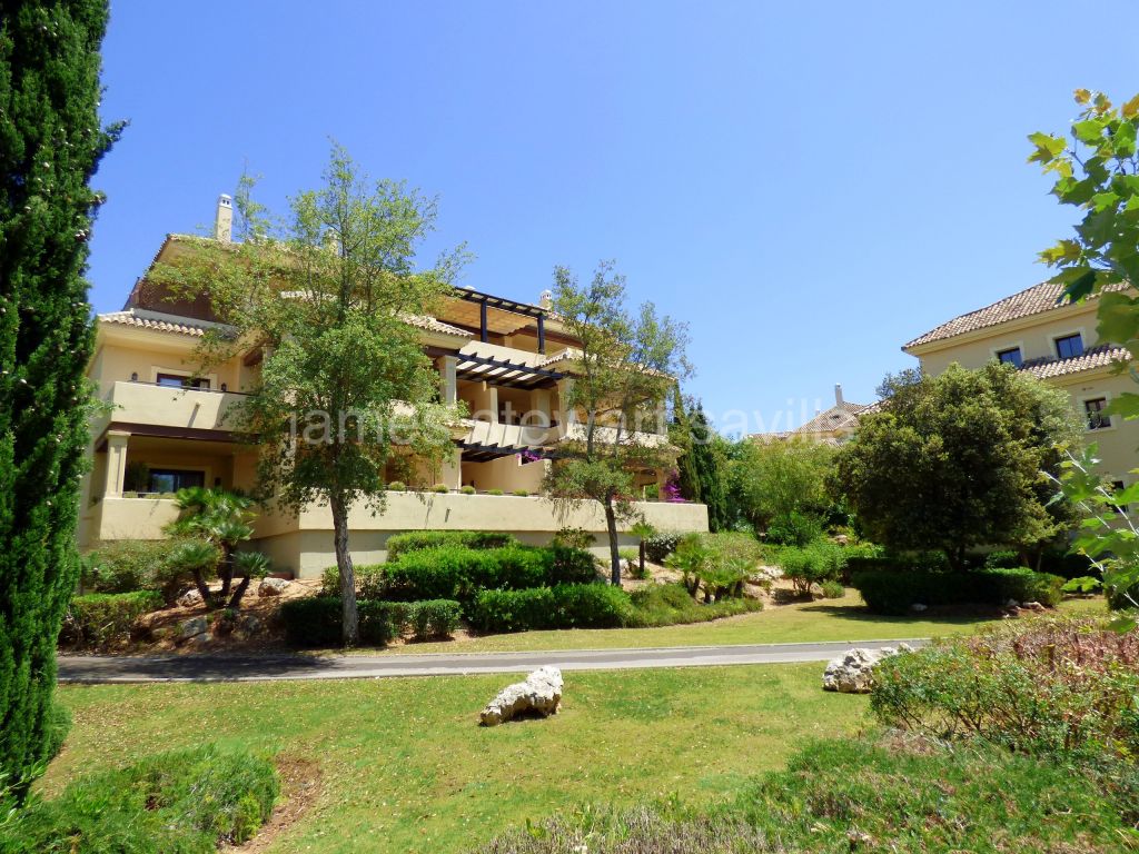 Sotogrande, _Beautifully presented Duplex penthouse in Valgrande