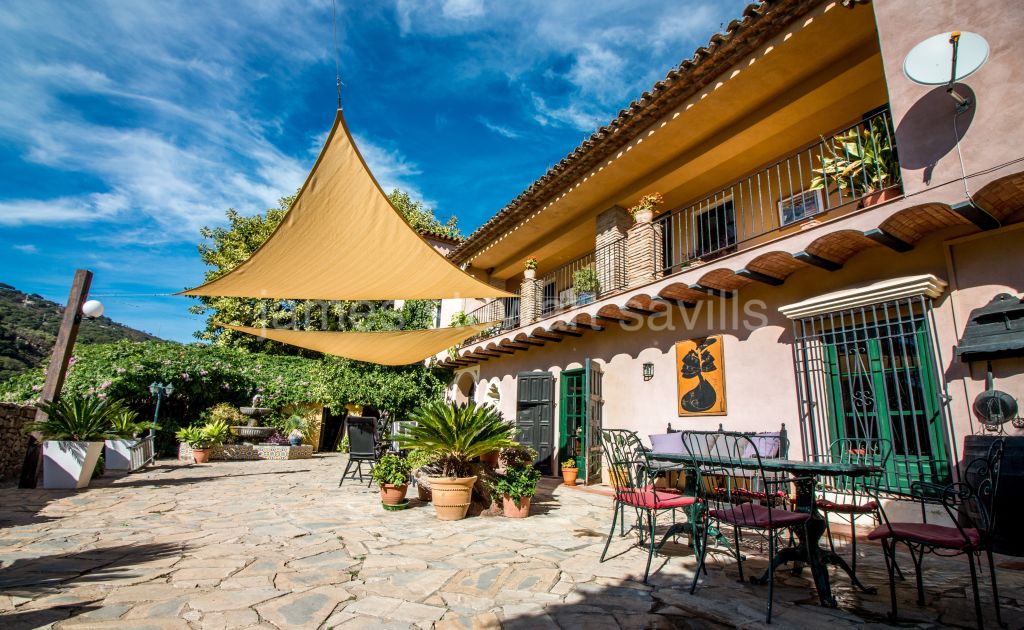Jimena de La Frontera, A special property in one of Andalucia´s beautiful white villages with beautiful country views