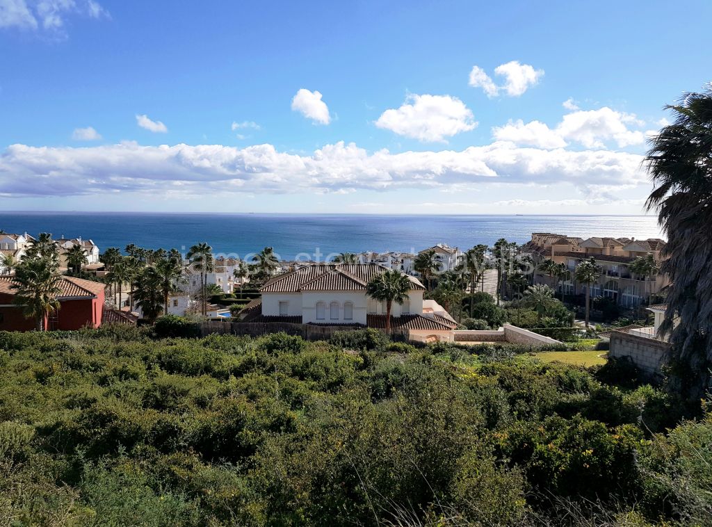 Alcaidesa, Triple plot for sale with great sea views in Alcaidesa